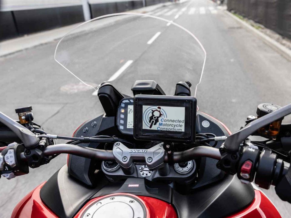 Ducati e Lamborghini Colaboram para Aumentar a Segurança dos Motociclistas com Tecnologia de Conectividade